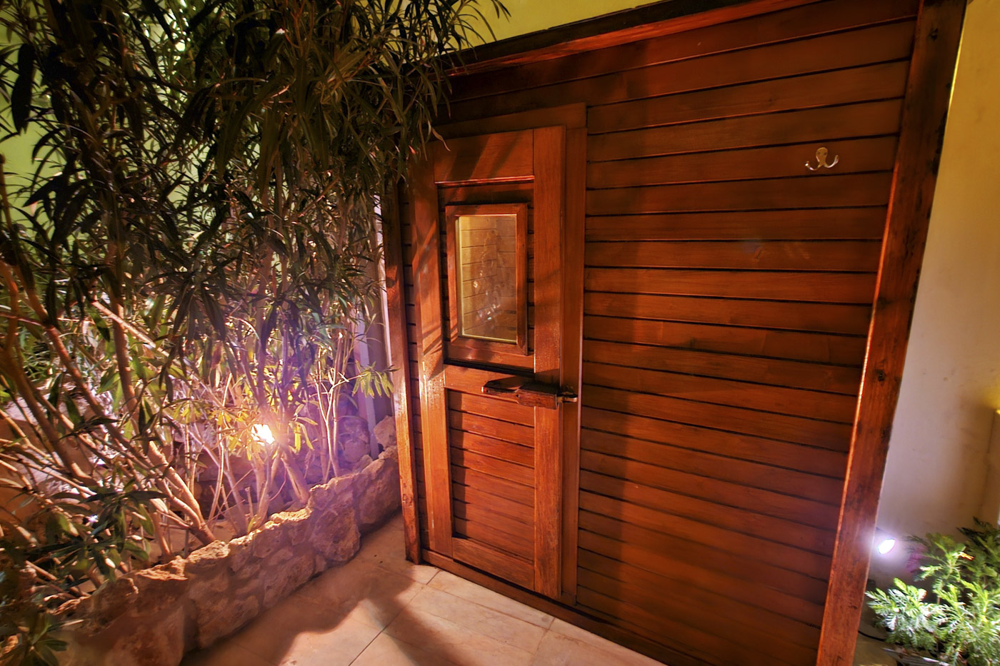 En la sauna por la noche